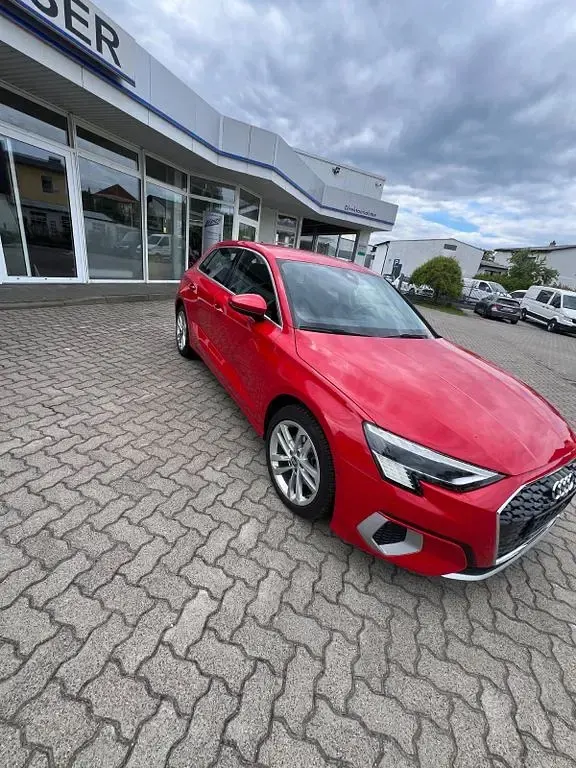 Gebraucht Audi A3 Advanced 150 PS (110 kW) 2020 Rot Limousine