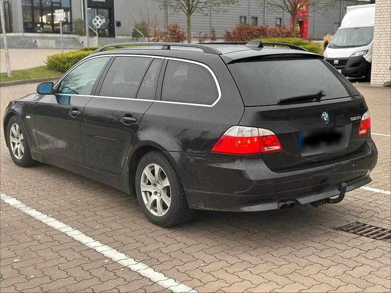 Gebraucht BMW 523 176 PS (129 kW) 2005 Schwarz Kombi