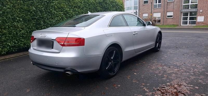Silber Gebraucht 2011 Audi A5 Coupé | 4.300 € - Bild 1/4