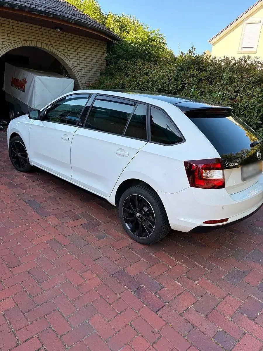 Gebraucht Skoda Rapid Monte Carlo 95 PS (69 kW) 2017 Weiß Kleinwagen