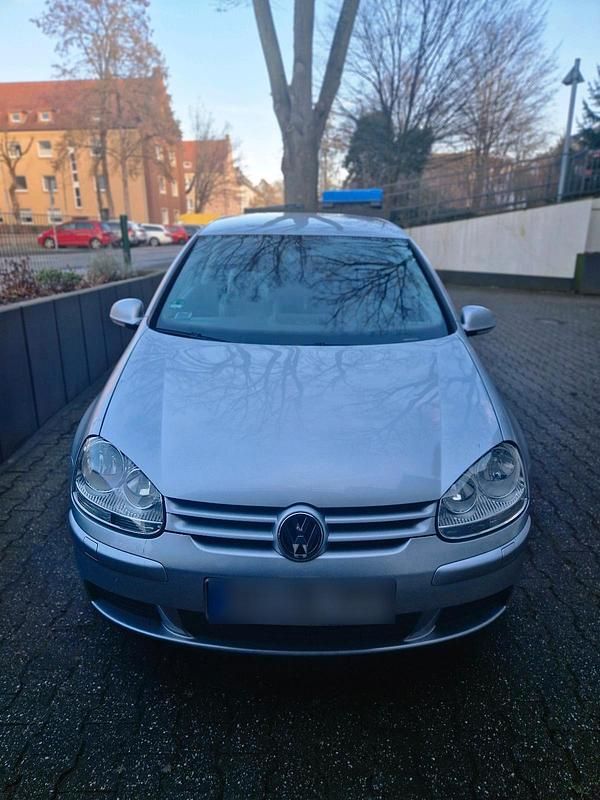Gebraucht VW Golf V 105 PS (77 kW) 2005 Silber Kleinwagen