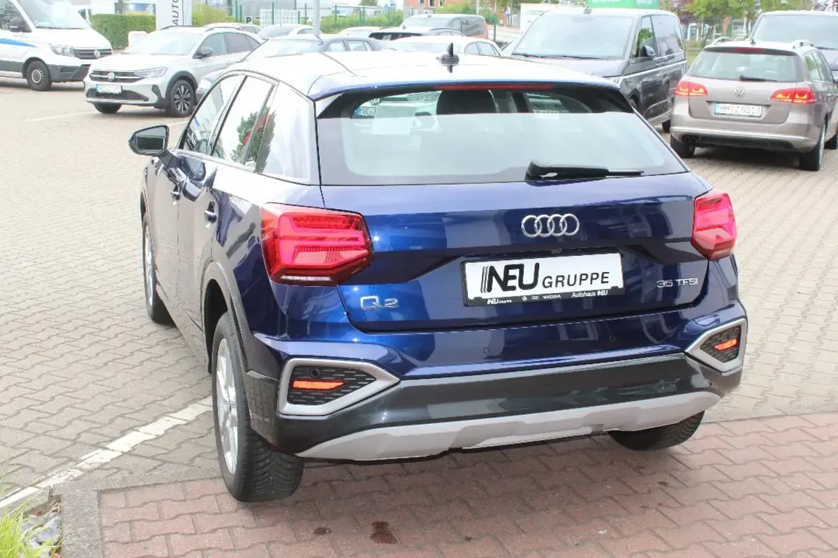 Gebraucht Audi Q2 Advanced Plus 150 PS (110 kW) 2024 Navarrablau (metallic) SUV