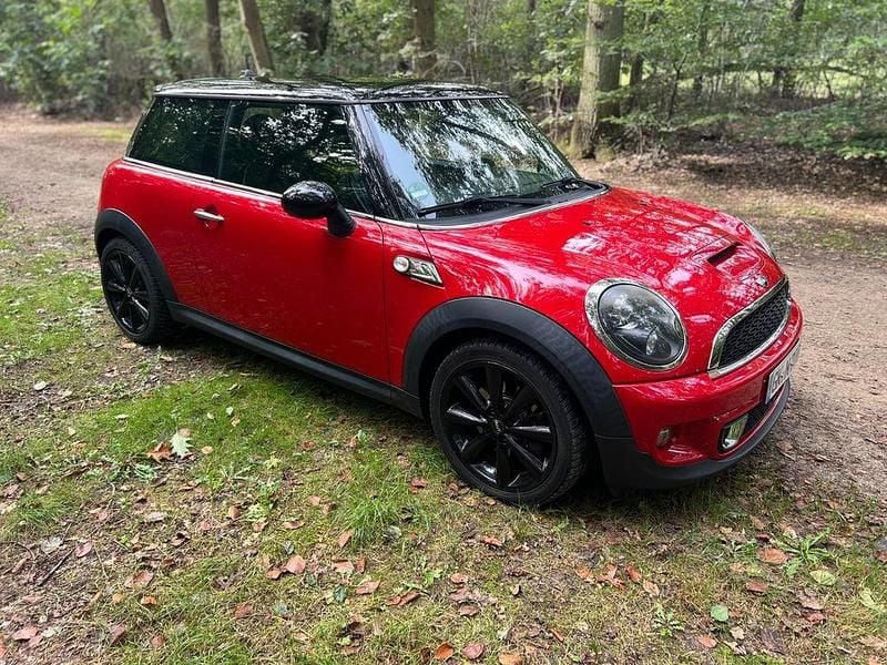 Rot Gebraucht 2010 Mini Cooper S Kleinwagen | 8.500 € (Fairer Preis) - Bild 1/4
