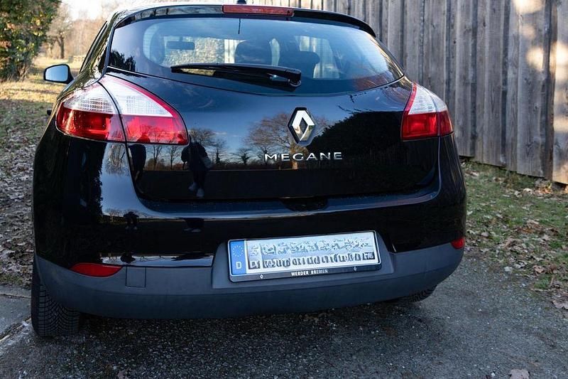 Gebraucht Renault Mégane 101 PS (74 kW) 2011 Schwarz Limousine