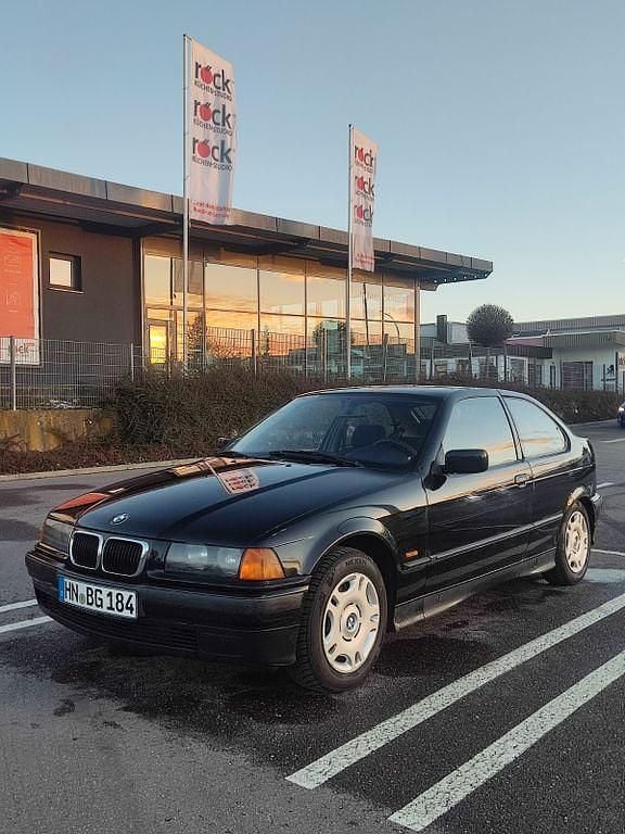 Schwarz Gebraucht 1997 BMW 316 Compact Kleinwagen | 1.800 € (Etwas zu teuer) - Bild 1/4
