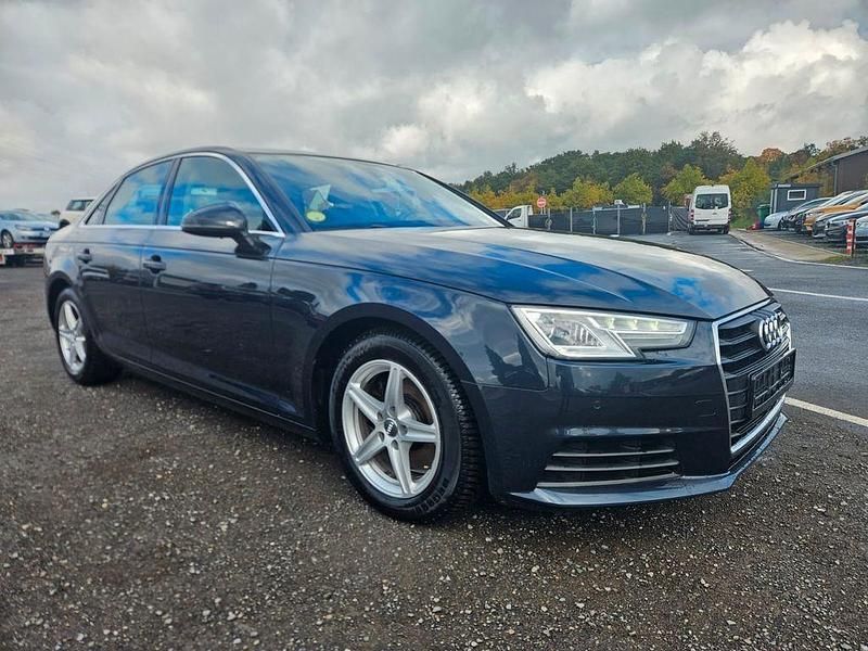 Gebraucht Audi A4 Basis 150 PS (110 kW) 2018 Blau Limousine
