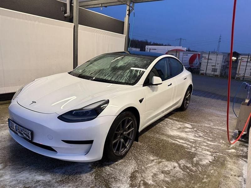 Gebraucht Tesla Model 3 Standard Range Plus 239 kW (325 PS) 2021 Weiß Limousine