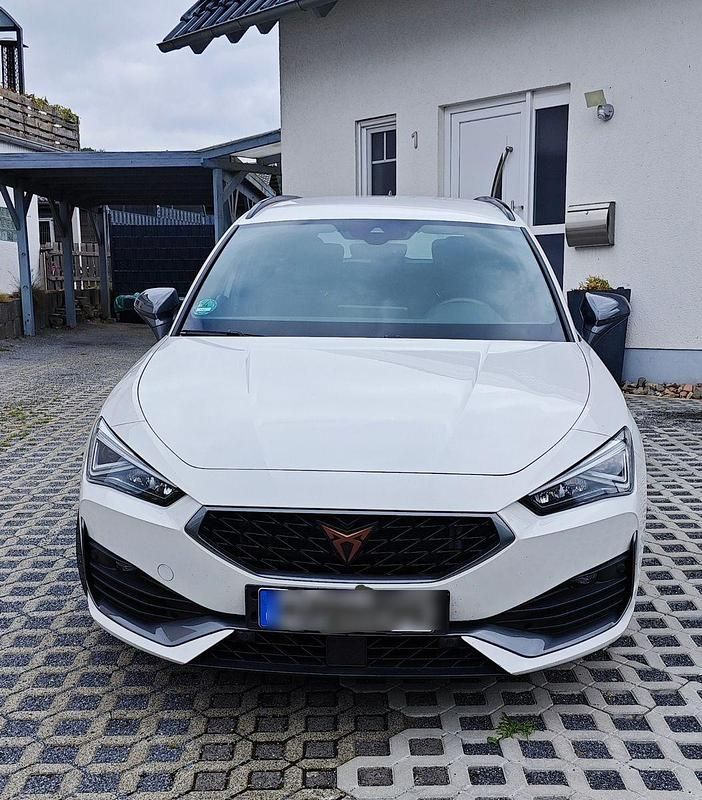 Weiß Gebraucht 2022 Cupra Leon VZ Kombi | 27.000 € (Fairer Preis) - Bild 1/4