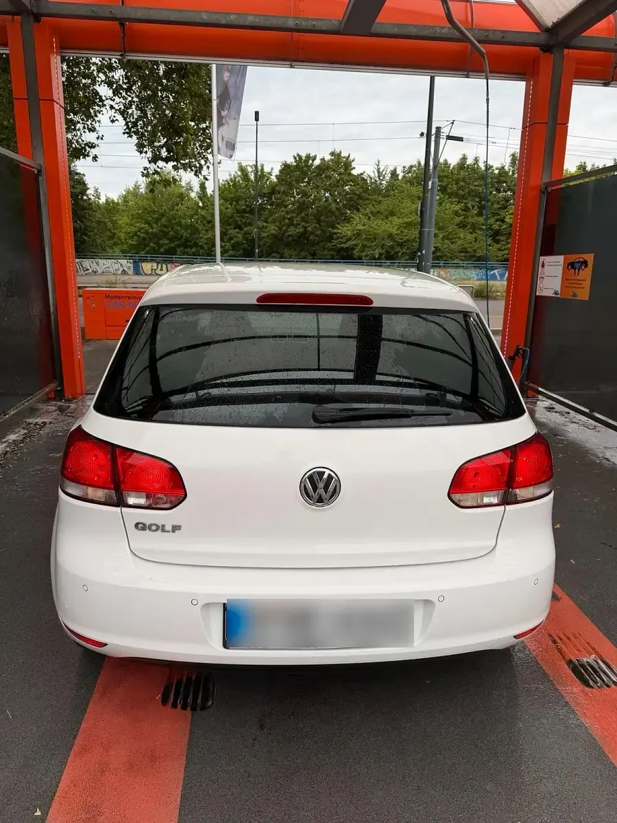 Gebraucht VW Golf VI 86 PS (63 kW) 2011 Weiß Limousine