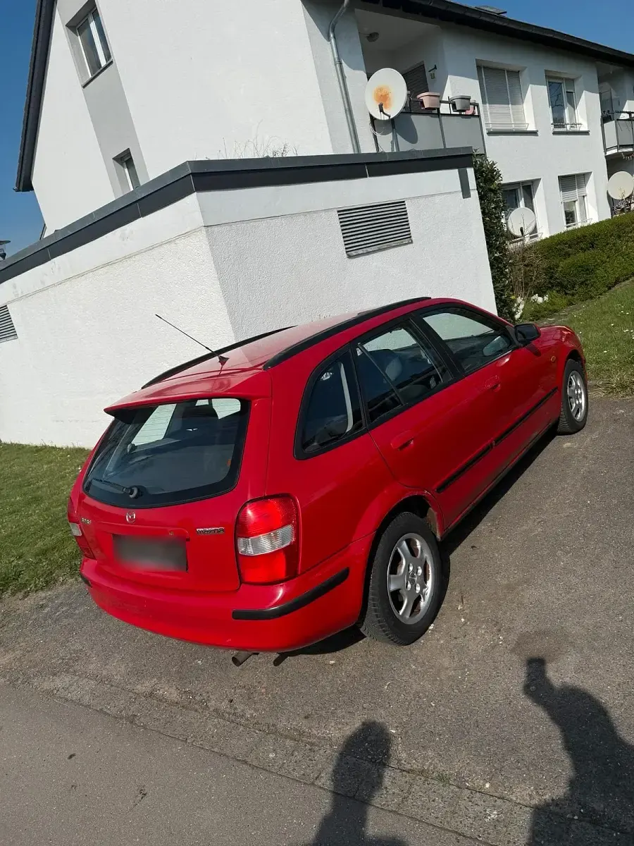 Usata Mazda 323F 2000 Rosso Utilitaria