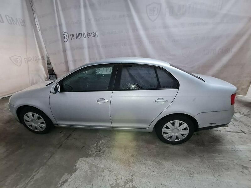 Gebraucht VW Jetta Trendline 102 PS (75 kW) 2005 Silber Limousine