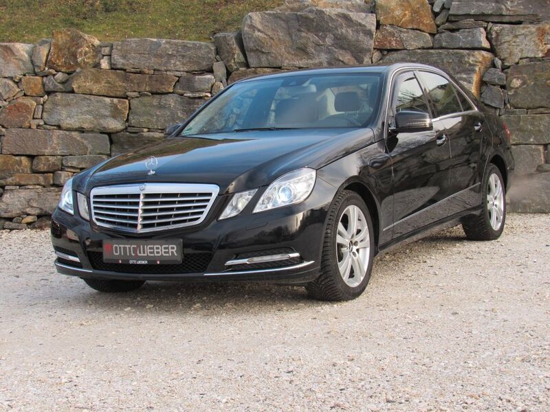 Schwarz Gebraucht 2012 Mercedes E200 Elegance Limousine | 14.390 € (Fairer Preis) - Bild 1/4