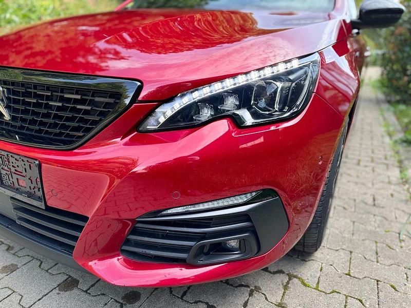 Gebraucht Peugeot 308 GT 131 PS (96 kW) 2020 Rot Limousine