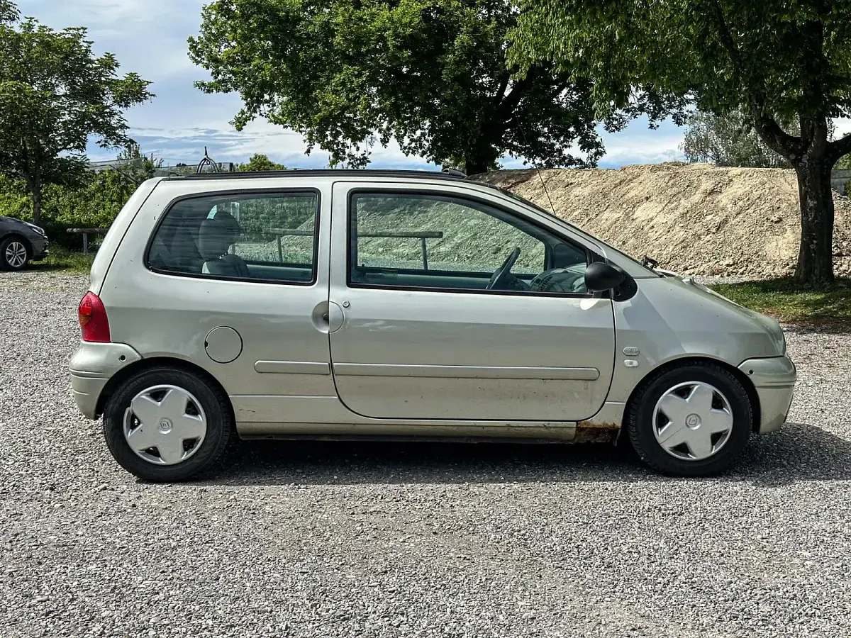 Używany Renault Twingo Initiale 58 KM (42 kW) 2002 Złoty Hatchback
