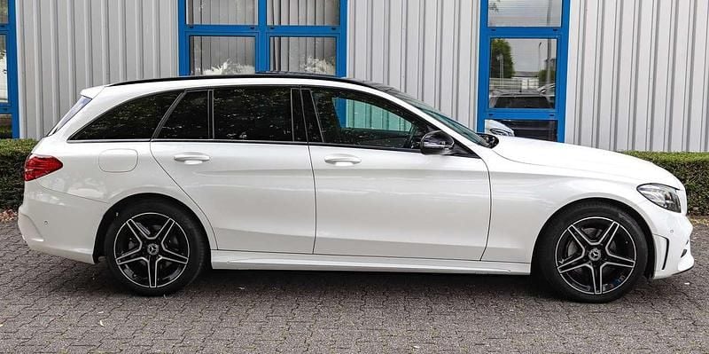 Gebraucht Mercedes C200 AMG 184 PS (135 kW) 2018 Polarweiss  unilack Kombi