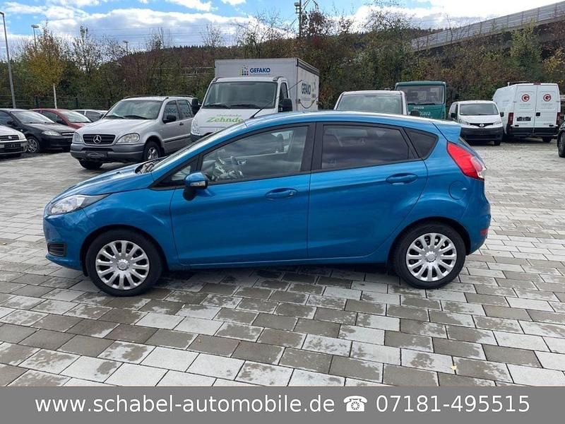 Gebraucht Ford Fiesta Trend 101 PS (74 kW) 2013 Blau Kleinwagen