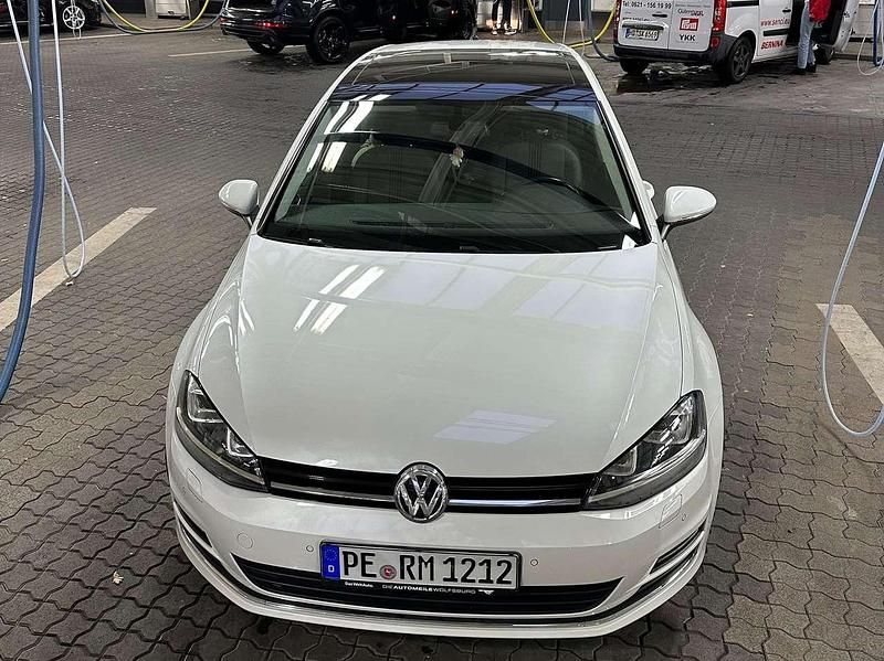 Weiß Gebraucht 2016 VW Golf VII Limousine | 12.500 € (Teuer) - Bild 1/1