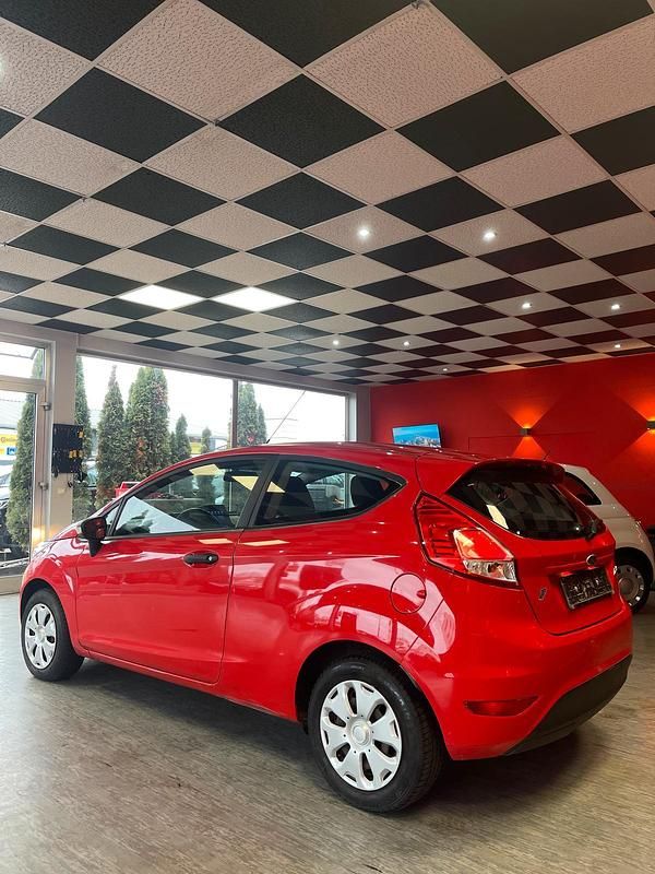 Gebraucht Ford Fiesta 60 PS (44 kW) 2014 Rot Kleinwagen