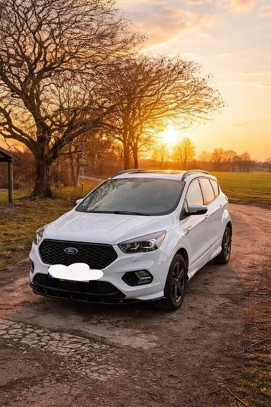 Gebraucht Ford Kuga ST-Line 150 PS (110 kW) 2018 Weiß SUV