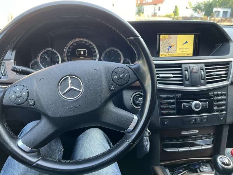 Grau Gebraucht 2012 Mercedes E250 Kombi | 9.999 € (Guter Preis) - Bild 1/4
