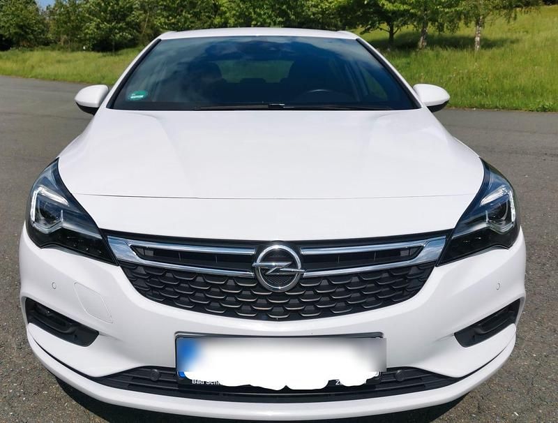 Weiß Gebraucht 2017 Opel Astra Ultimate Limousine | 12.900 € (Etwas zu teuer) - Bild 1/4