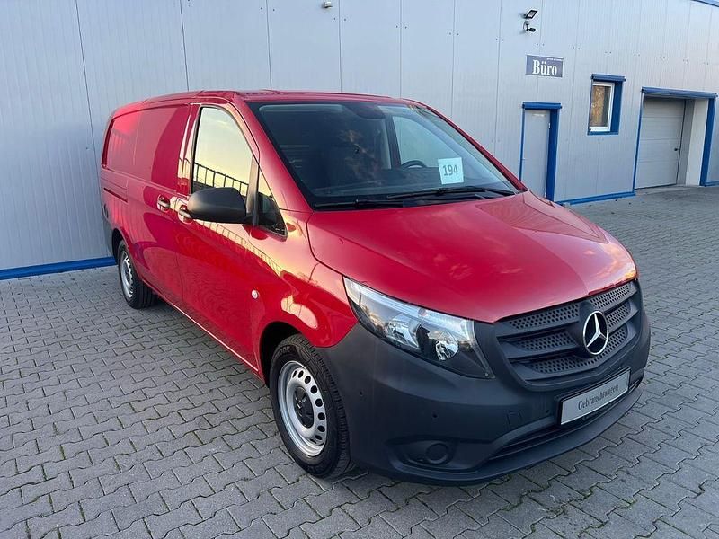 Gebraucht Mercedes Vito 102 PS (75 kW) 2020 Rot Van
