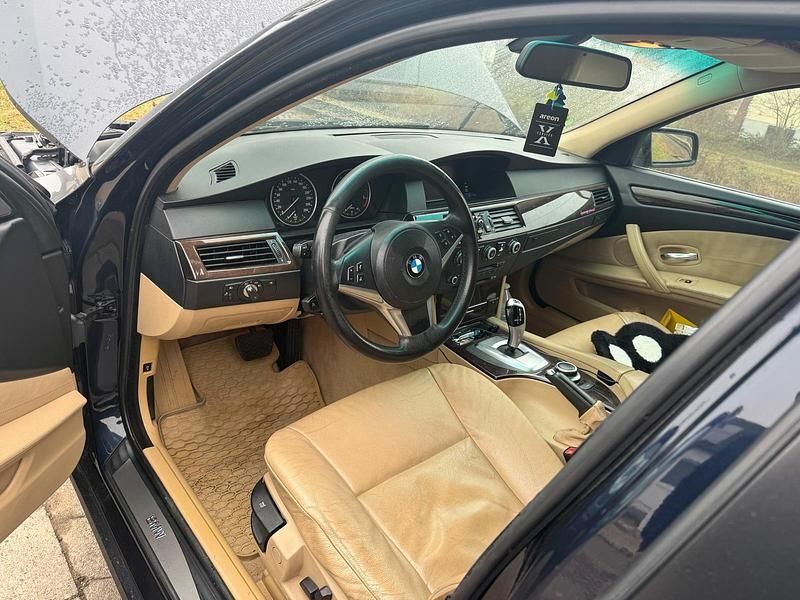 Gebraucht BMW 525 197 PS (144 kW) 2009 Blau Kombi