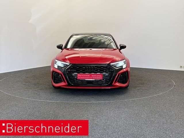 Gebraucht Audi RS3 Sportback Ambiente 400 PS (294 kW) 2023 Tangorot metallic Kleinwagen