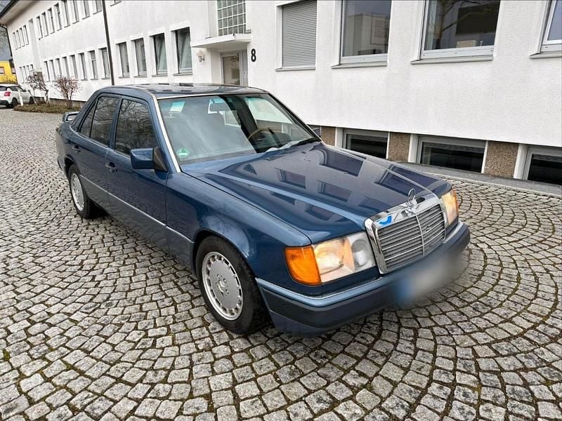 Gebraucht Mercedes E260 160 PS (117 kW) 1990 Blau Limousine