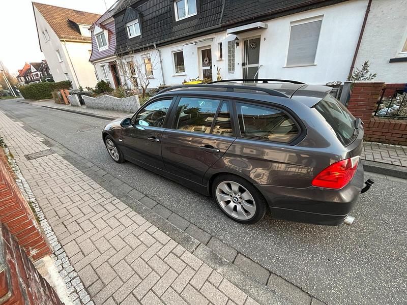 Gebraucht BMW 320 150 PS (110 kW) 2007 Grau Kombi