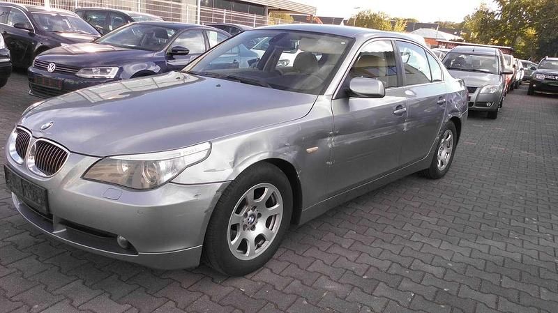 Gebraucht BMW 523 177 PS (130 kW) 2006 Grau Limousine