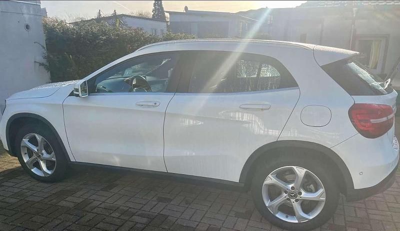 Gebraucht Mercedes GLA200 Style 156 PS (114 kW) 2019 Weiß SUV