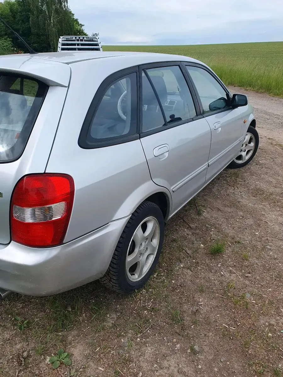 Gebraucht Mazda 323F 2001 Silber Limousine