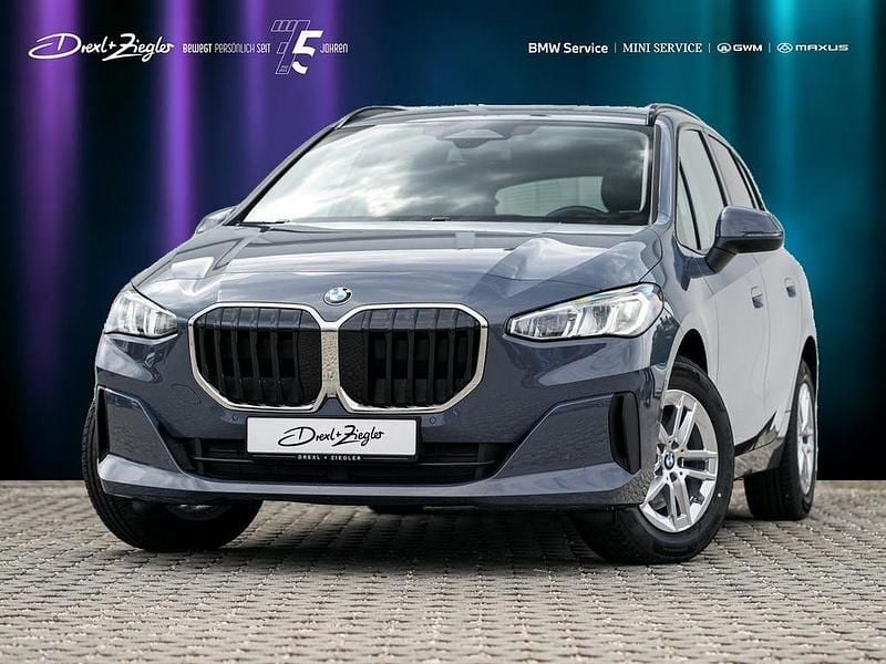 Gebraucht BMW 220 Active Tourer Shadowline 170 PS (125 kW) 2025 Sparkling kupergrau metallic Van / Kleinbus