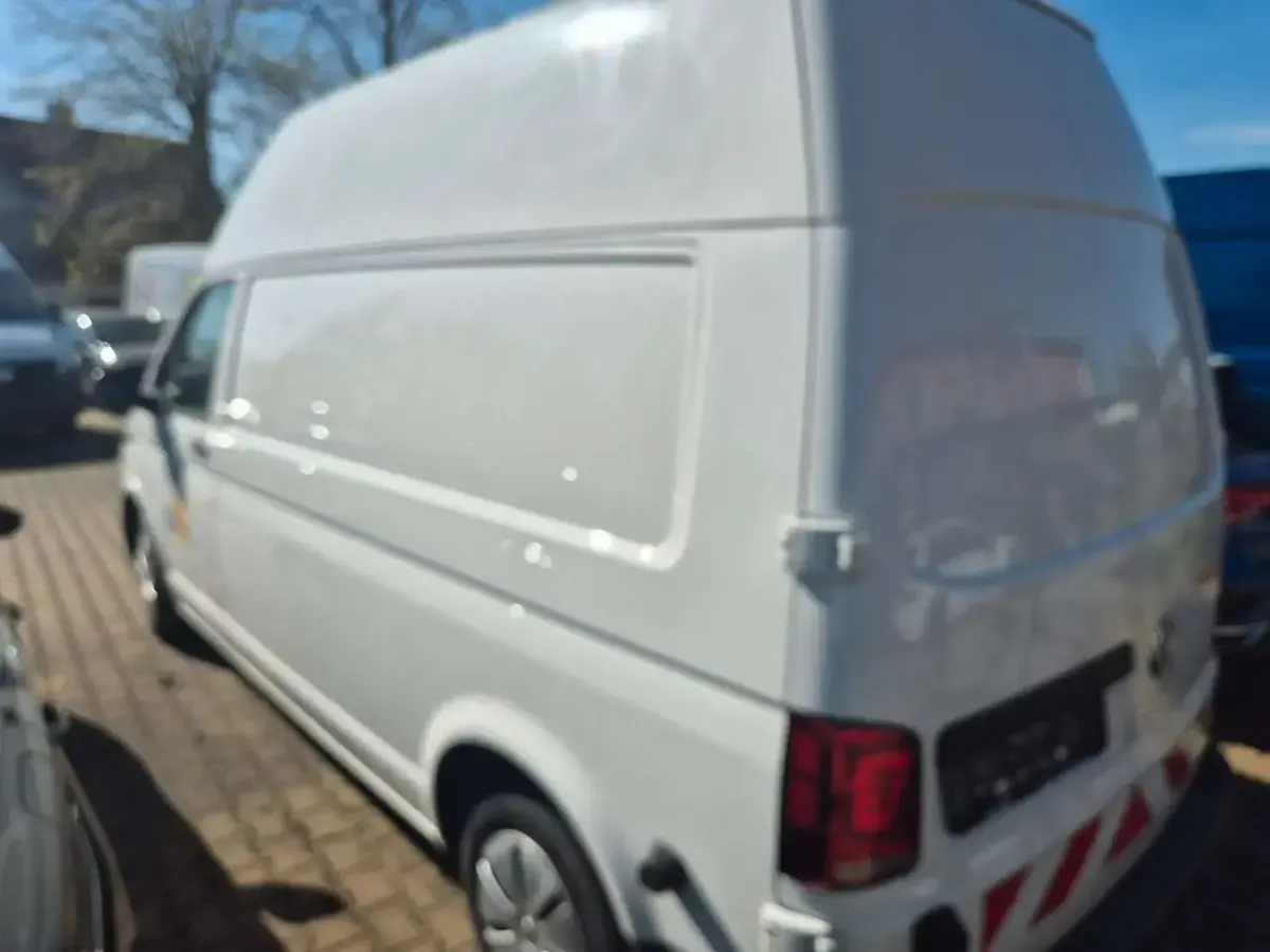 Gebraucht VW Transporter 110 PS (80 kW) 2021 Candyweiß Van