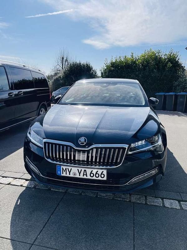 Schwarz Gebraucht 2020 Skoda Superb Style Kleinwagen | 25.500 € - Bild 1/4