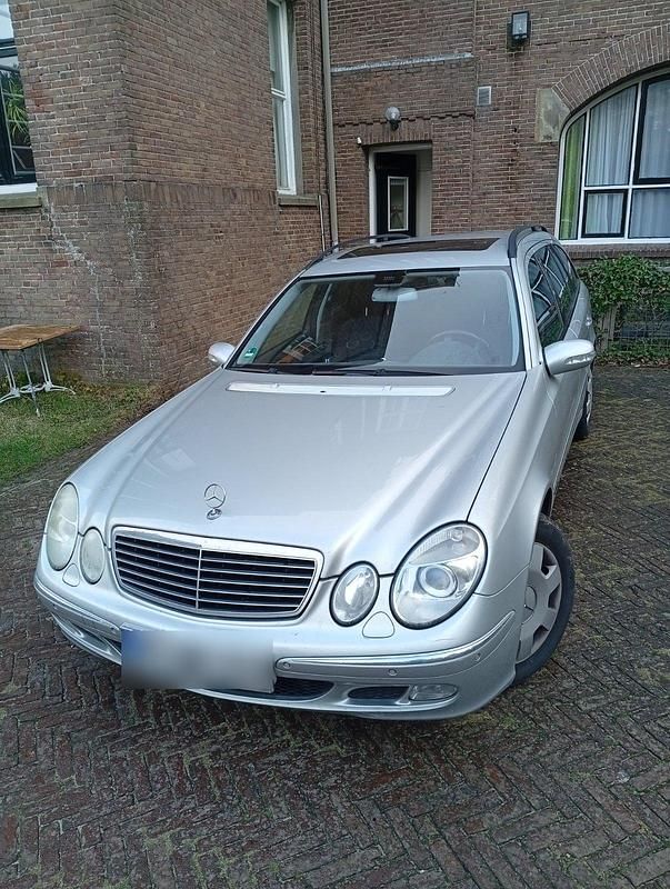 Gebraucht Mercedes E220 Elegance 150 PS (110 kW) 2003 Silber Kombi