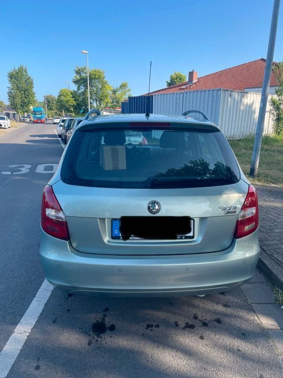 Grün Gebraucht 2010 Skoda Fabia Style Kombi | 3.500 € (Superpreis) - Bild 1/4