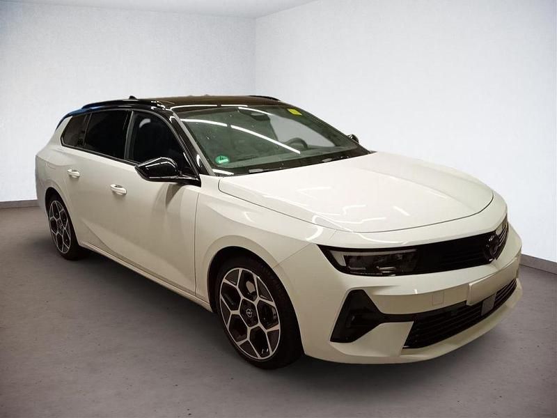 Arktisweiß Gebraucht 2024 Opel Astra Ultimate Kombi | 32.900 € (Teuer) - Bild 1/4