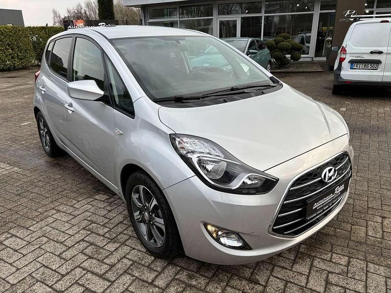 Gebraucht Hyundai ix20 YES! 90 PS (66 kW) 2017 Platinum silver Kleinwagen