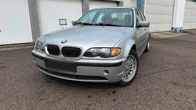 Silber Gebraucht 2003 BMW 320 Limousine | 1.111 € (Superpreis) - Bild 1/4