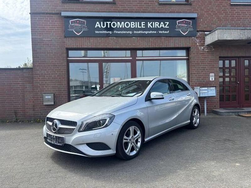 Gebraucht Mercedes A180 122 PS (89 kW) 2015 Polarsilber Limousine
