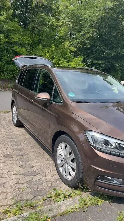 Gebraucht VW Touran Highline 150 PS (110 kW) 2015 Braun Van / Kleinbus