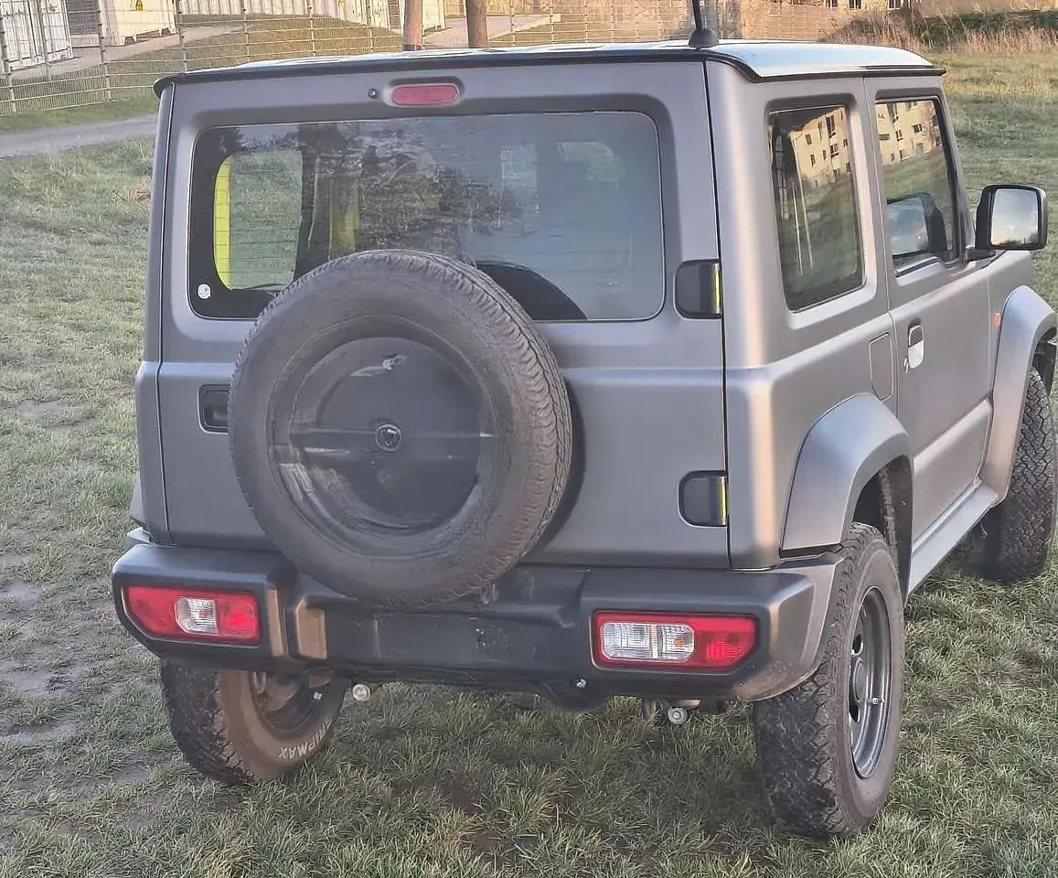 Gebraucht Suzuki Jimny Comfort 102 PS (75 kW) 2024 Grau SUV