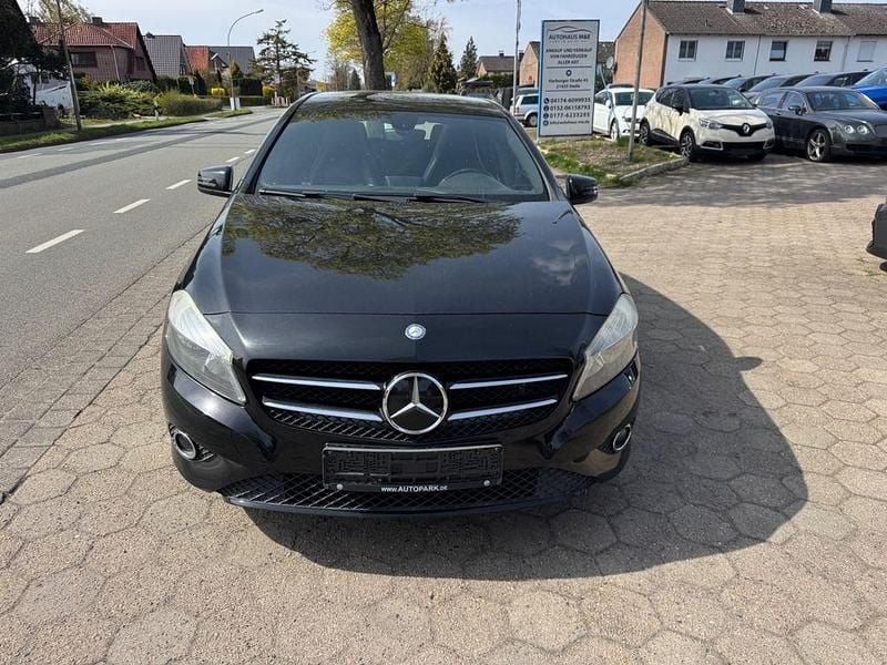 Gebraucht Mercedes A180 122 PS (89 kW) 2013 Kosmosschwarz  metalliclack Limousine