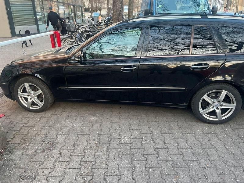 Gebraucht Mercedes E280 Elegance 190 PS (139 kW) 2008 Schwarz Kombi
