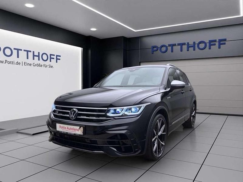 Schwarz (deep black) Gebraucht 2023 VW Tiguan R SUV | 43.221 € (Fairer Preis) - Bild 1/4