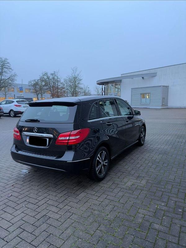 Gebraucht Mercedes B180 109 PS (80 kW) 2014 Schwarz Van / Kleinbus