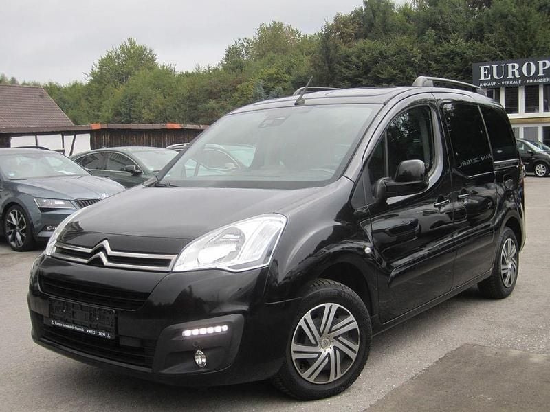 Schwarz Gebraucht 2017 Citroën Berlingo Shine Van / Kleinbus | 8.990 € (Fairer Preis) - Bild 1/4