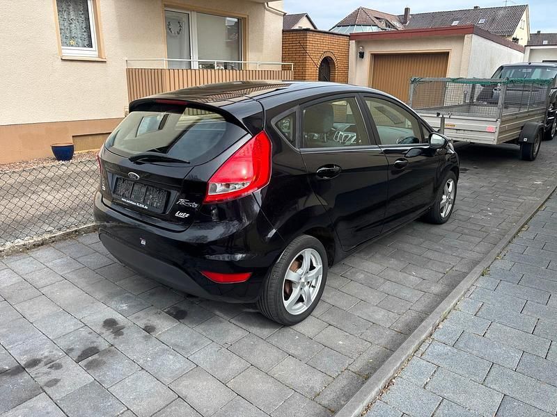 Gebraucht Ford Fiesta 81 PS (59 kW) 2011 Schwarz Kleinwagen